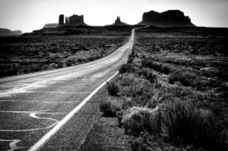Arizona - on the road to Monument Valley    MG_1180-BW