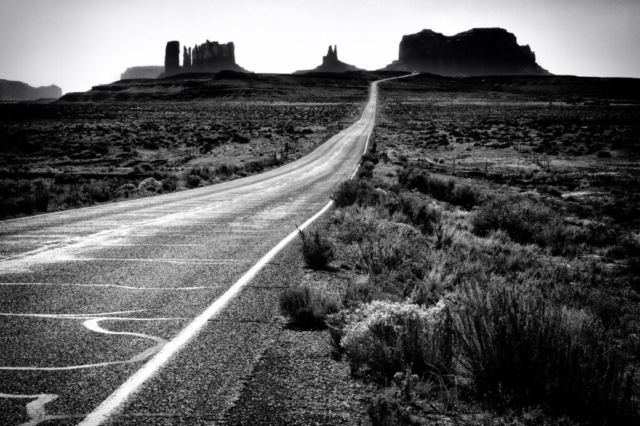 Arizona - on the road to Monument Valley    MG_1180-BW